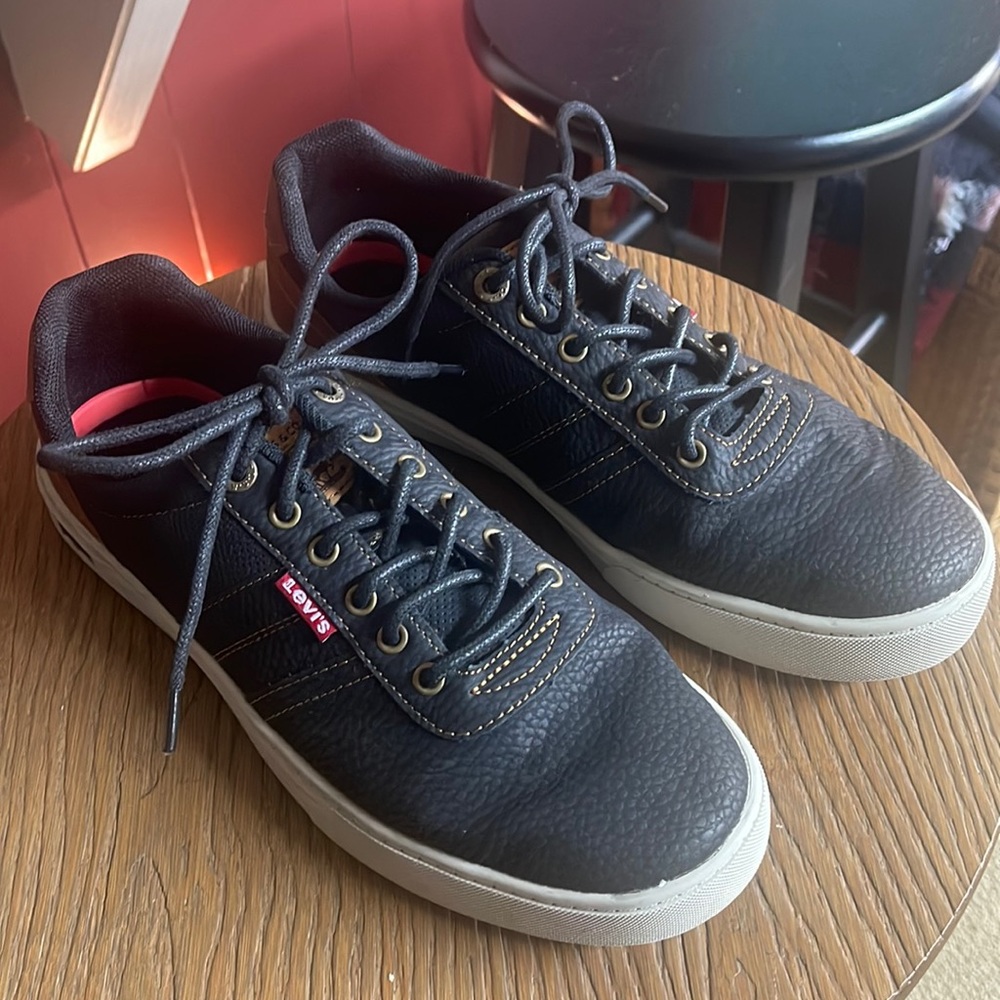 Levi Strauss & Co black and tan shoes. Size 9. Great condition!